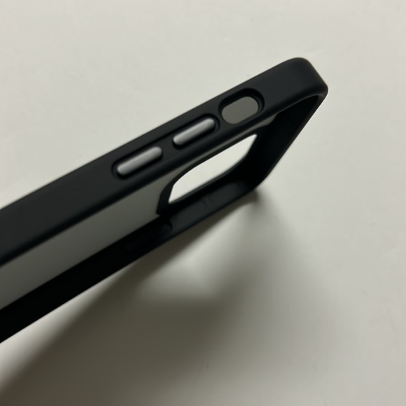 Torras Case for Apple iPhone 12/12 Pro - Picture 2 of 7